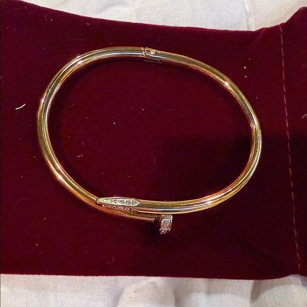 Elegant Gold Bracelet with Crystal Accents - Picture 1 of 4